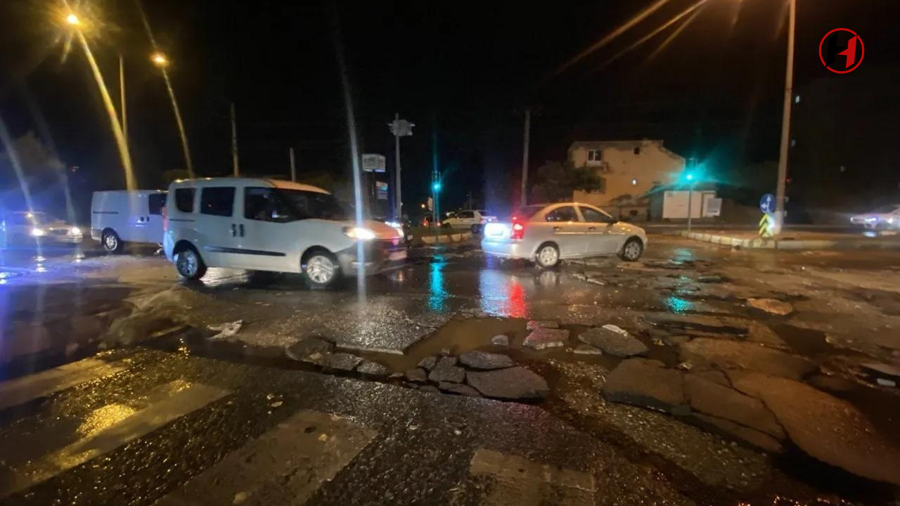 Kahramanmaraş'ta sağanak felaketi! Yollar yarıldı, araçlar su altında kaldı