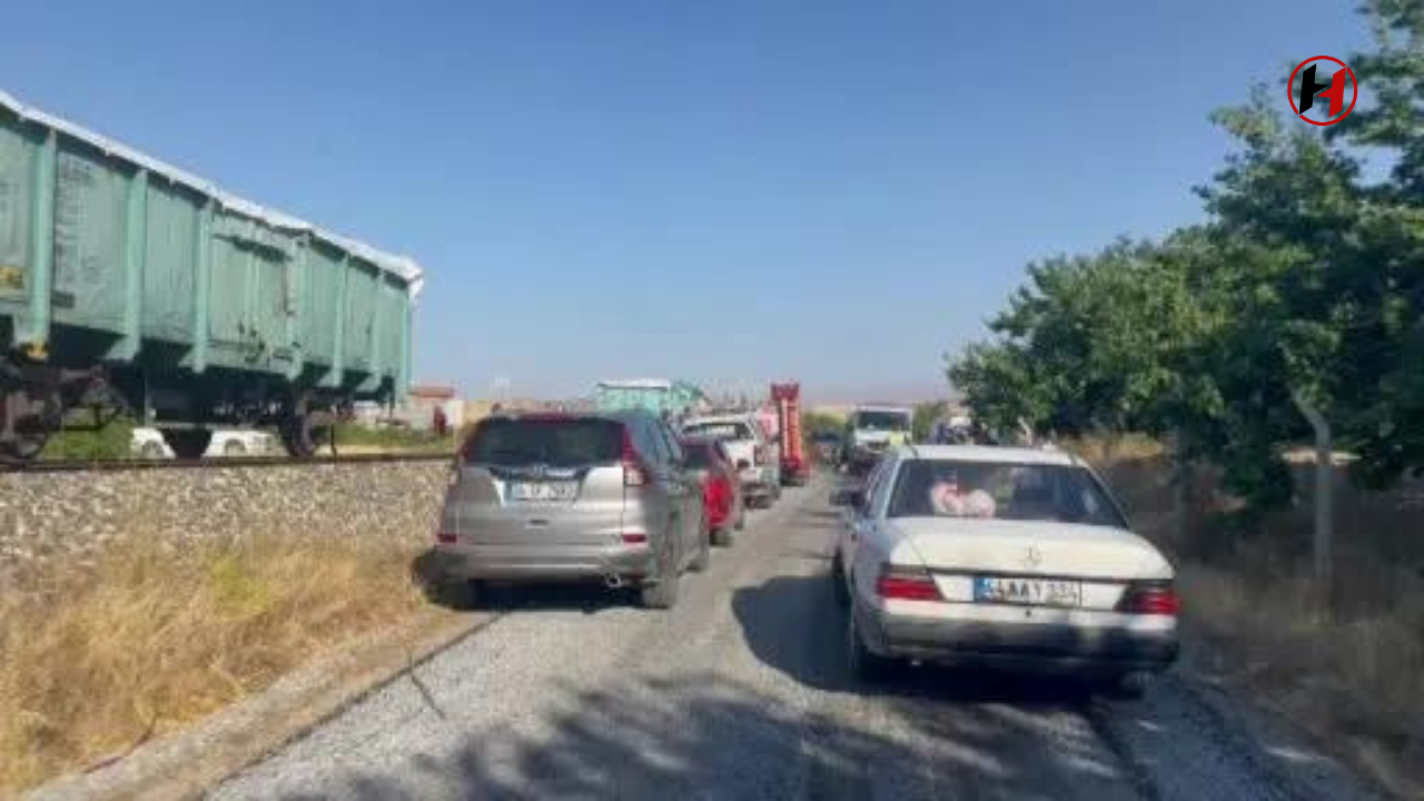 Malatya'da Büyük Kaza: Yük Treni Çarpışmasında 3 Kişi Hayatını Kaybetti