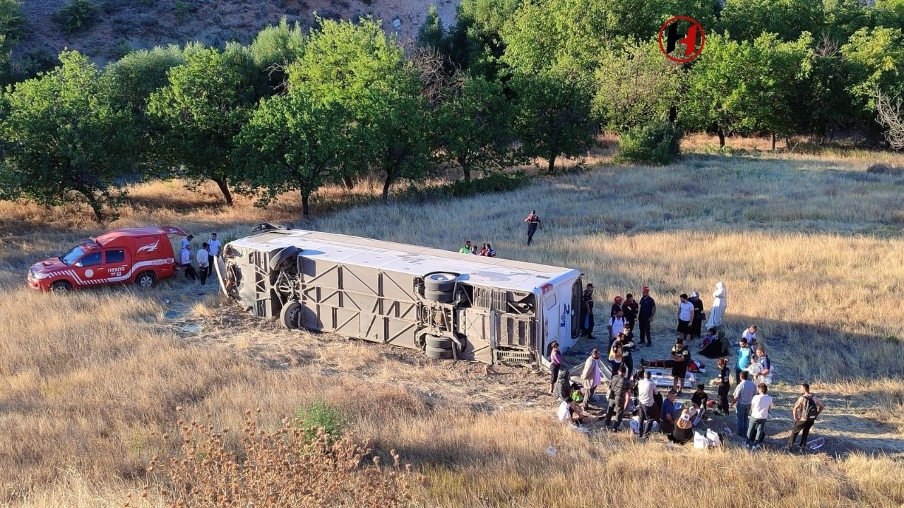 Malatya'da Otobüs Kazası: 26 Yaralı, Şoförün Uyuduğu İddiası