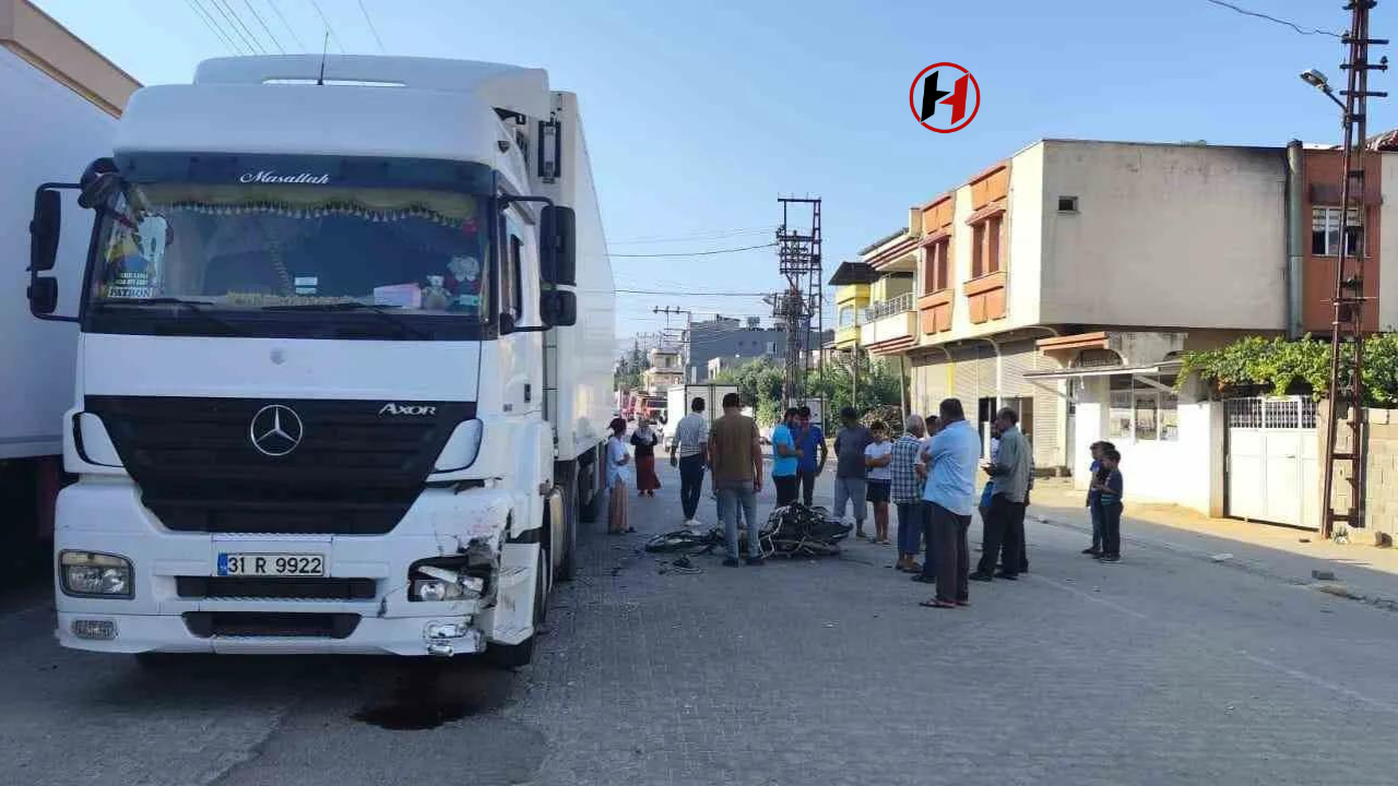 Reyhanlı'da Trafik Kazası: Tırla Çarpışan Motosikletli Yaşamını Yitirdi