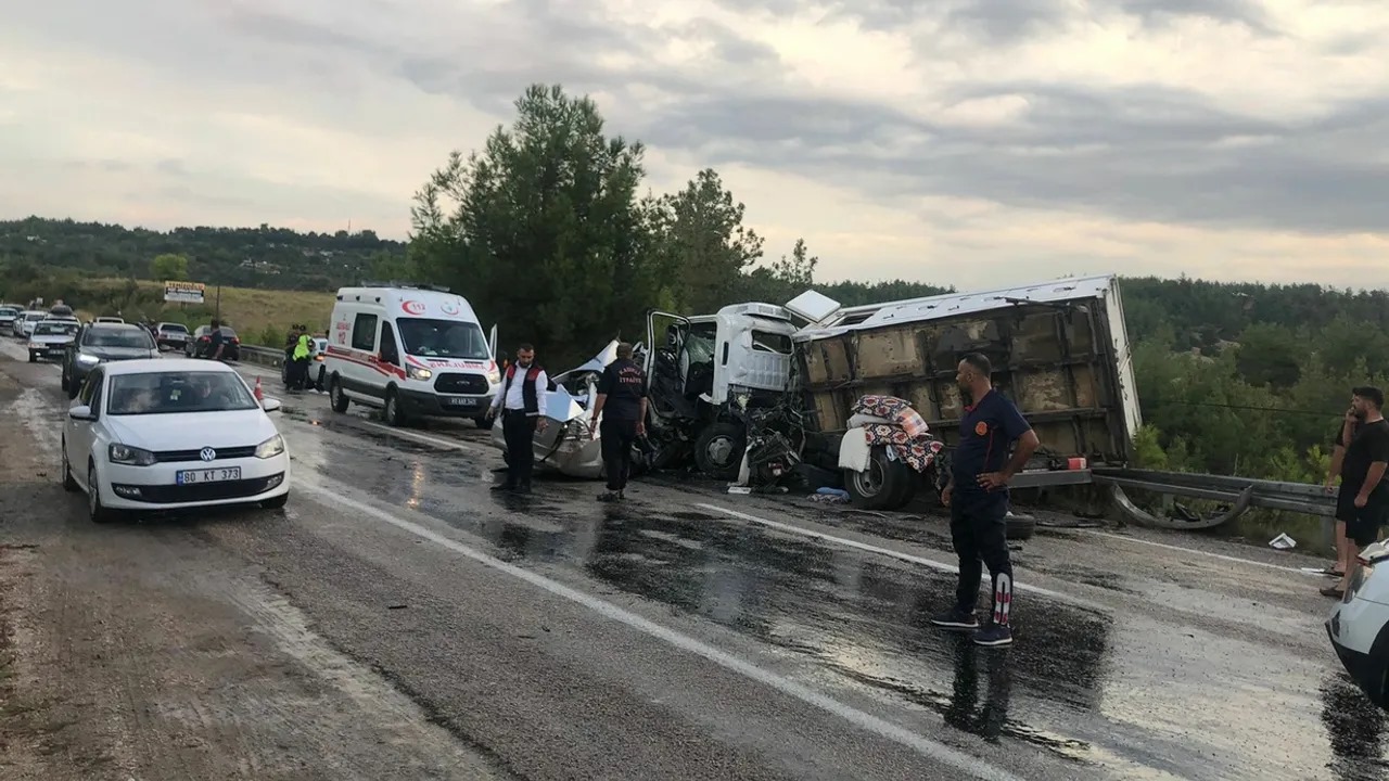 Osmaniye Kadirli'de Kan Donduran Kaza: 2 Ölü, 3 Yaralı