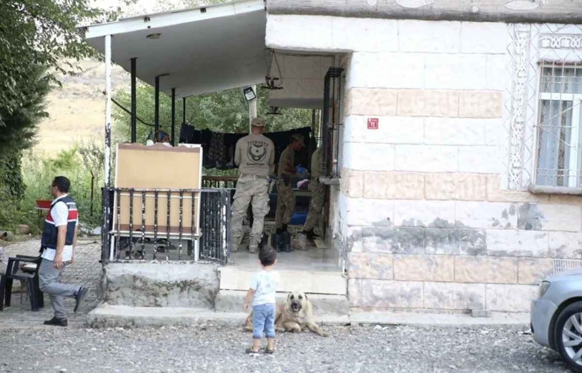 Diyarbakır'da kaybolan 8 yaşındaki Narin Güran'ı bulmak için başlatılan arama çalışmaları tüm hızıyla devam ediyor.