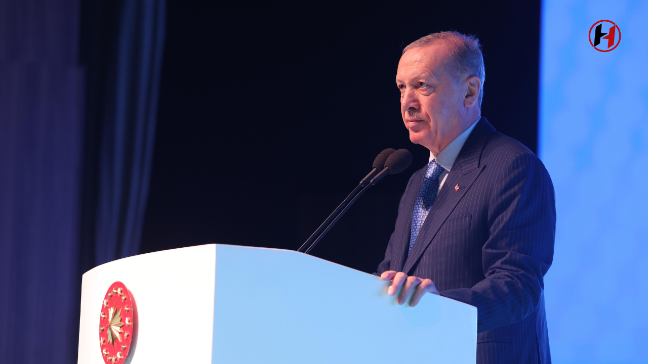 Erdoğan'dan Mezuniyet Törenindeki "Kılıç Çekme" Olayına Sert Tepki: "Bunlar Temizlenecek"