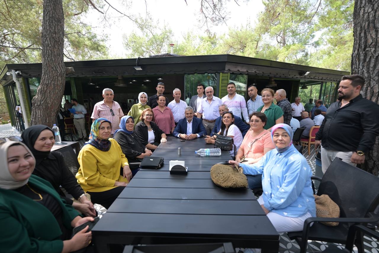 Hatay Büyükşehir Belediye Başkanı Mehmet Öntürk, Erzin ilçesinde yoğun bir programla vatandaşlarla buluştu. 