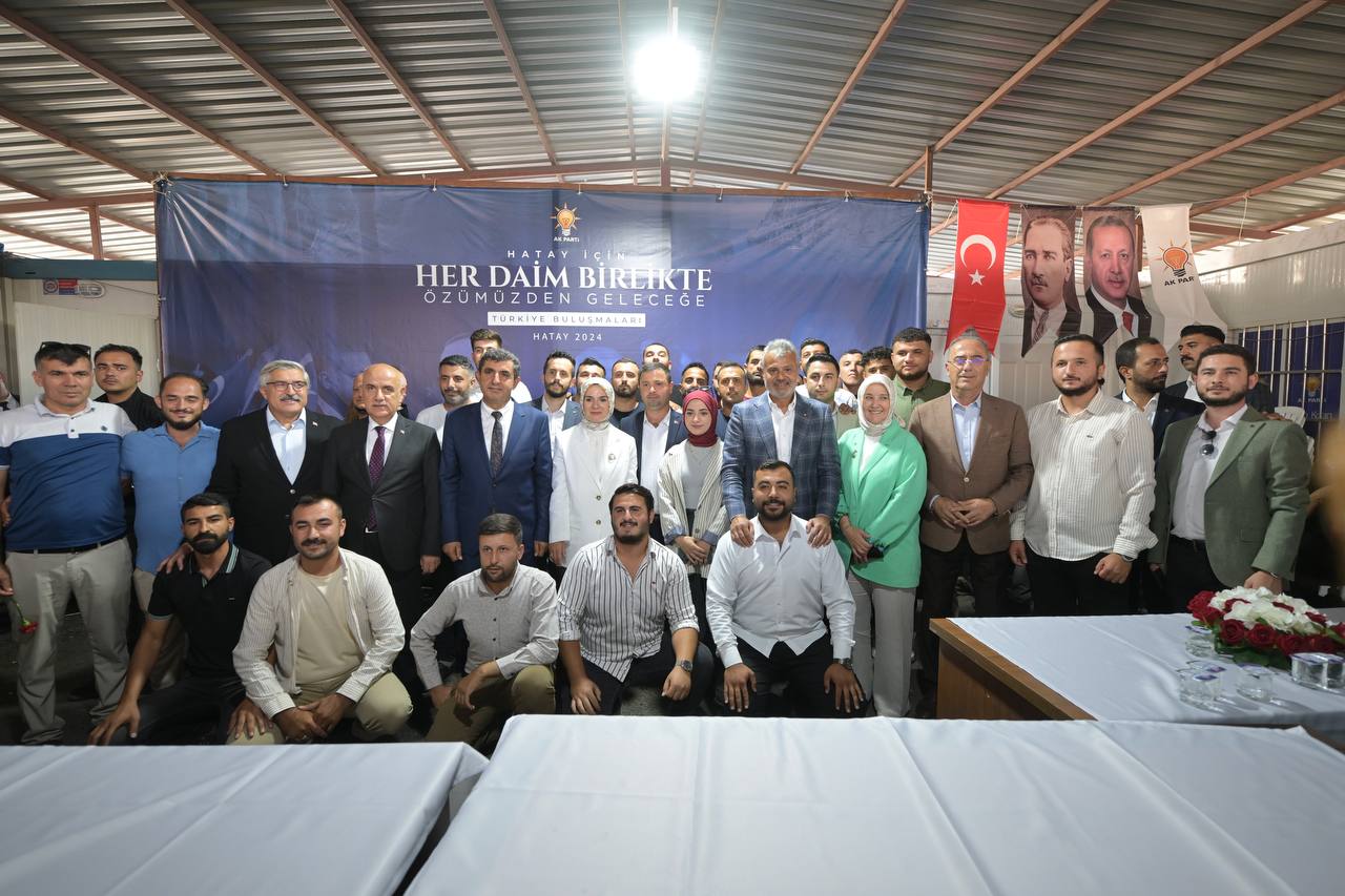 Aile ve Sosyal Hizmetler Bakanı Mahinur Özdemir Göktaş, Hatay'a gerçekleştirdiği ziyarette deprem sonrası yapılan çalışmaları yerinde inceledi.