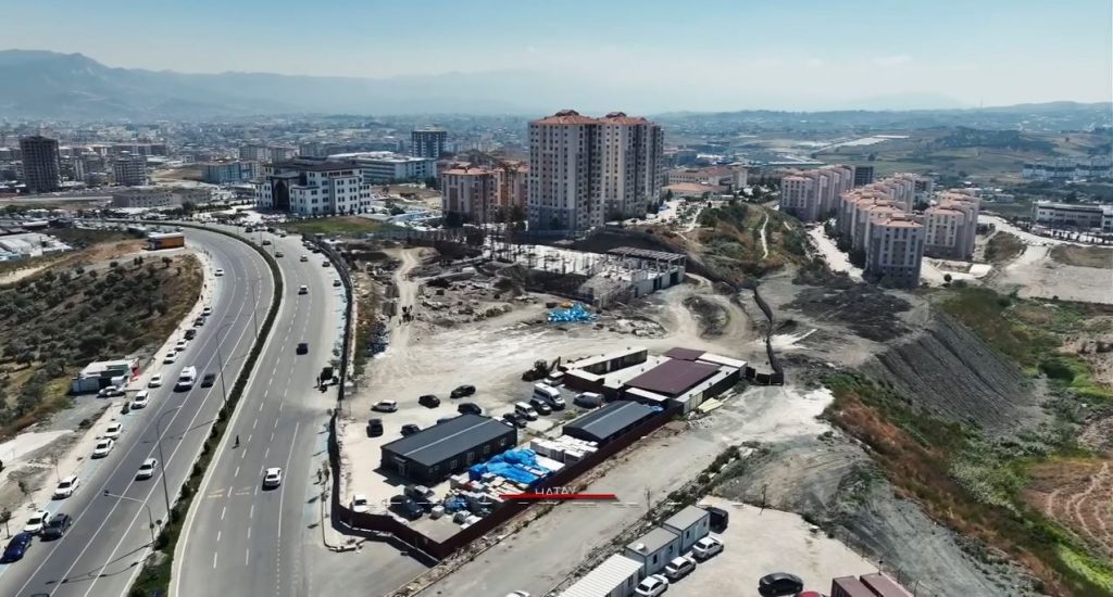 Hatay'da kamu hizmetlerinde yeni bir dönem başlıyor. Vali Masatlı'nın incelemelerde bulunduğu Kamu Kampüsü, vatandaşların tüm ihtiyaçlarını tek bir çatı altında karşılayacak.