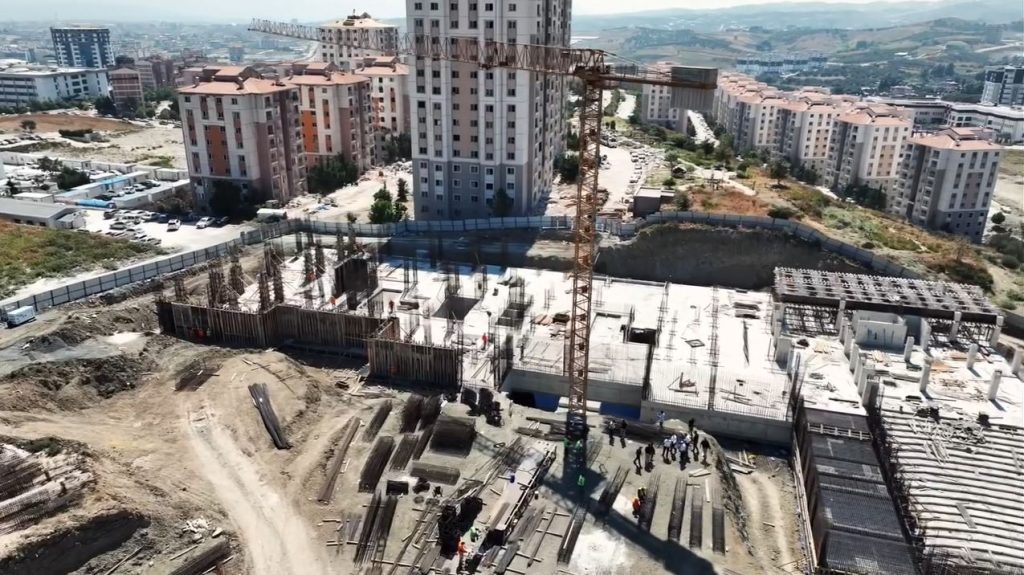 Hatay'da kamu hizmetlerinde yeni bir dönem başlıyor. Vali Masatlı'nın incelemelerde bulunduğu Kamu Kampüsü, vatandaşların tüm ihtiyaçlarını tek bir çatı altında karşılayacak.