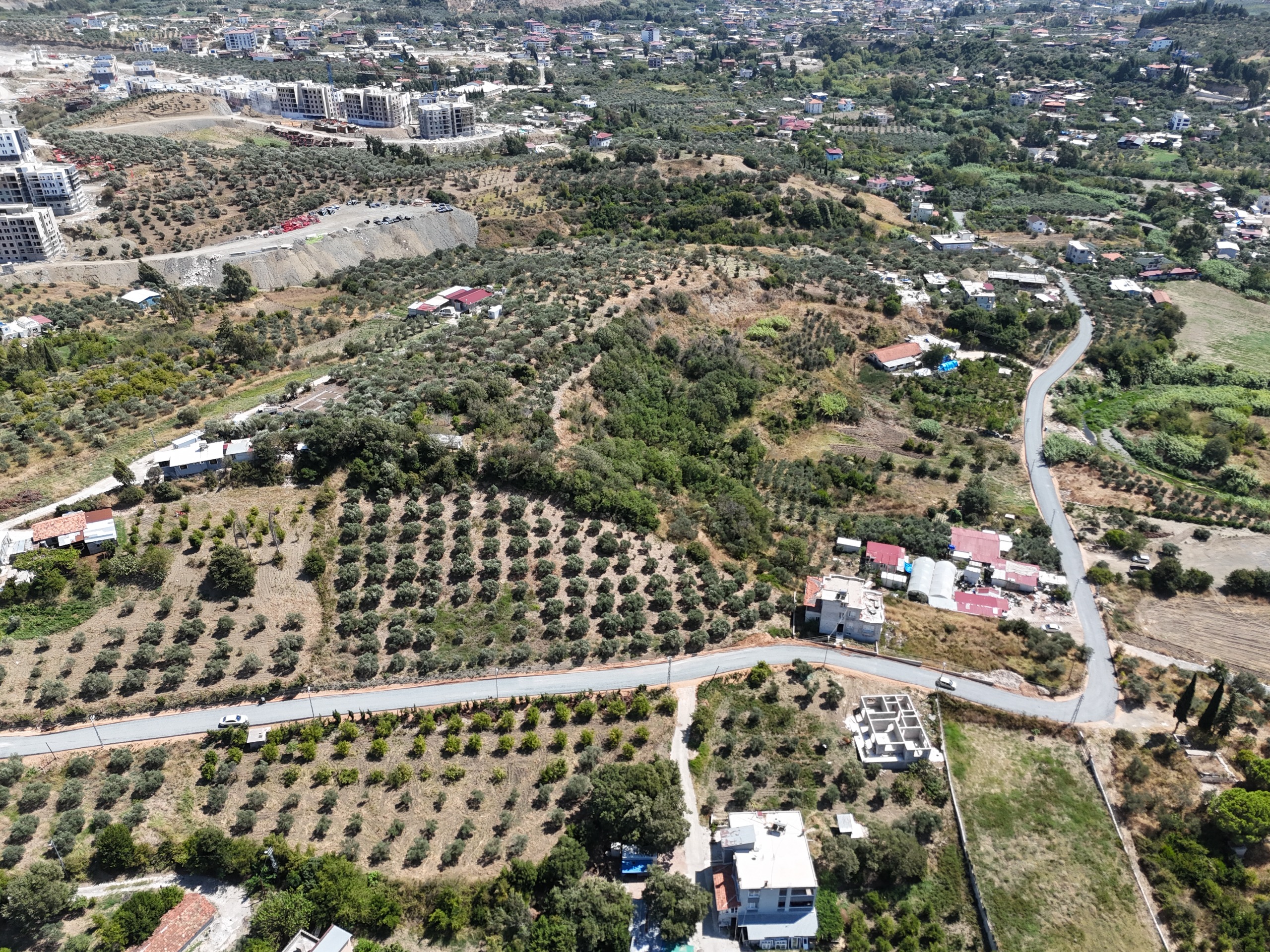 Hatay'da yaşayanlar için müjde! Büyükşehir Belediyesi, Defne ve Karşıyaka mahallelerindeki yolları baştan aşağı yenileyerek vatandaşların yaşam kalitesini artırdı.