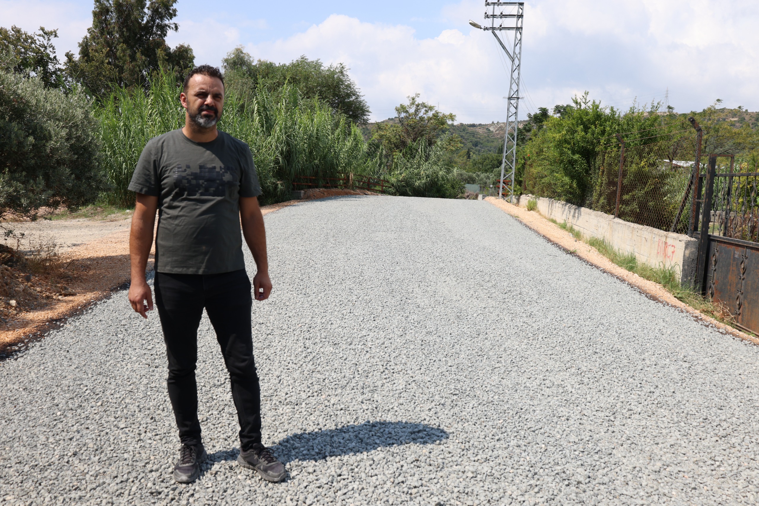 Hatay'da yaşayanlar için müjde! Büyükşehir Belediyesi, Defne ve Karşıyaka mahallelerindeki yolları baştan aşağı yenileyerek vatandaşların yaşam kalitesini artırdı.