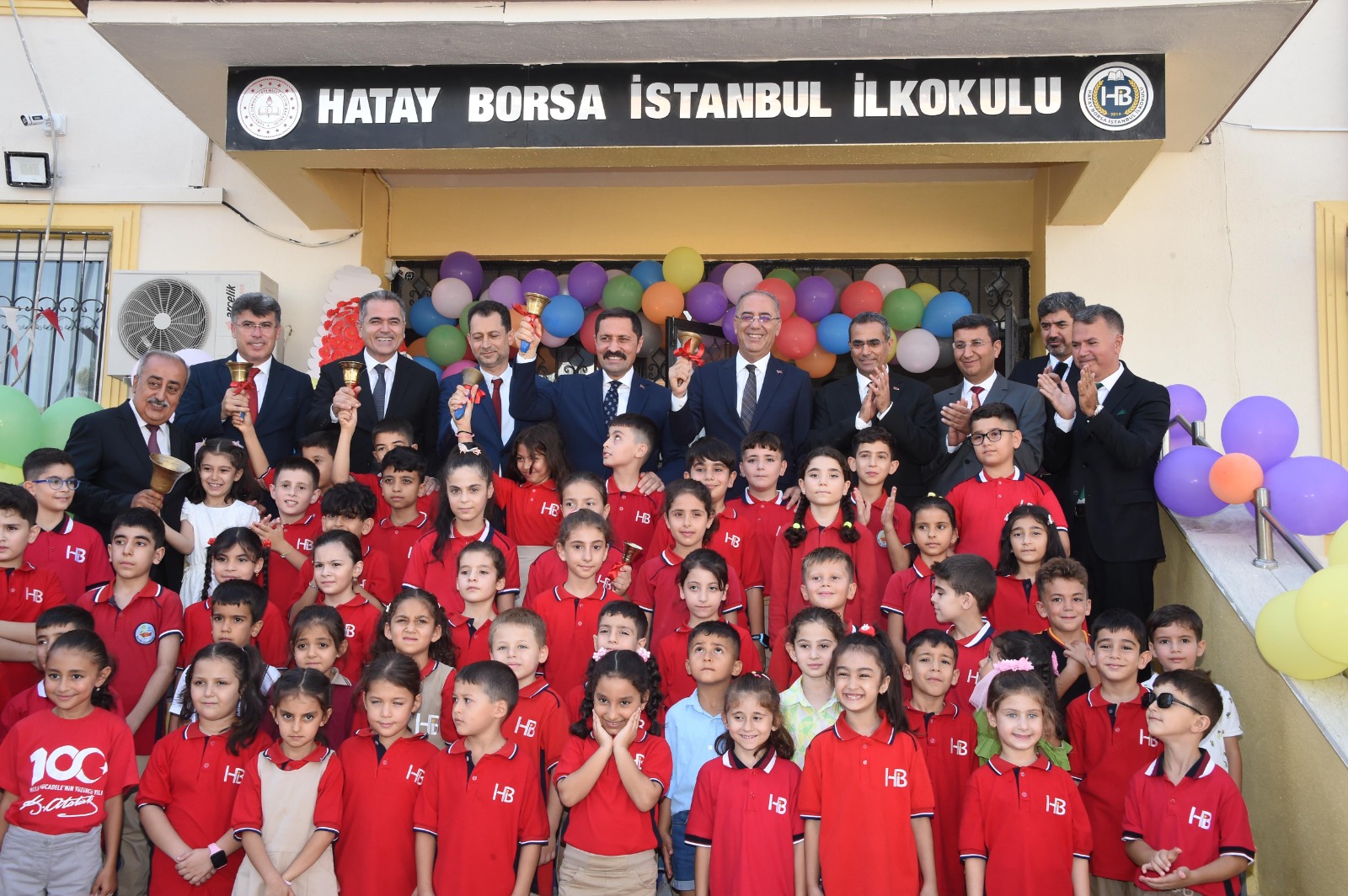 Hatay'da 2024-2025 Eğitim Yılı Başladı: Antakya Belediye Başkanı İbrahim Naci Yapar İlk Ders Ziline Katıldı