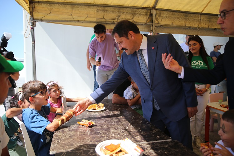 Hatay'da Türkiye Spastik Çocuklar Vakfı tarafından hayırseverlerin desteğiyle engelli bireylere hizmet vermek üzere yeni bir merkez açıldı.