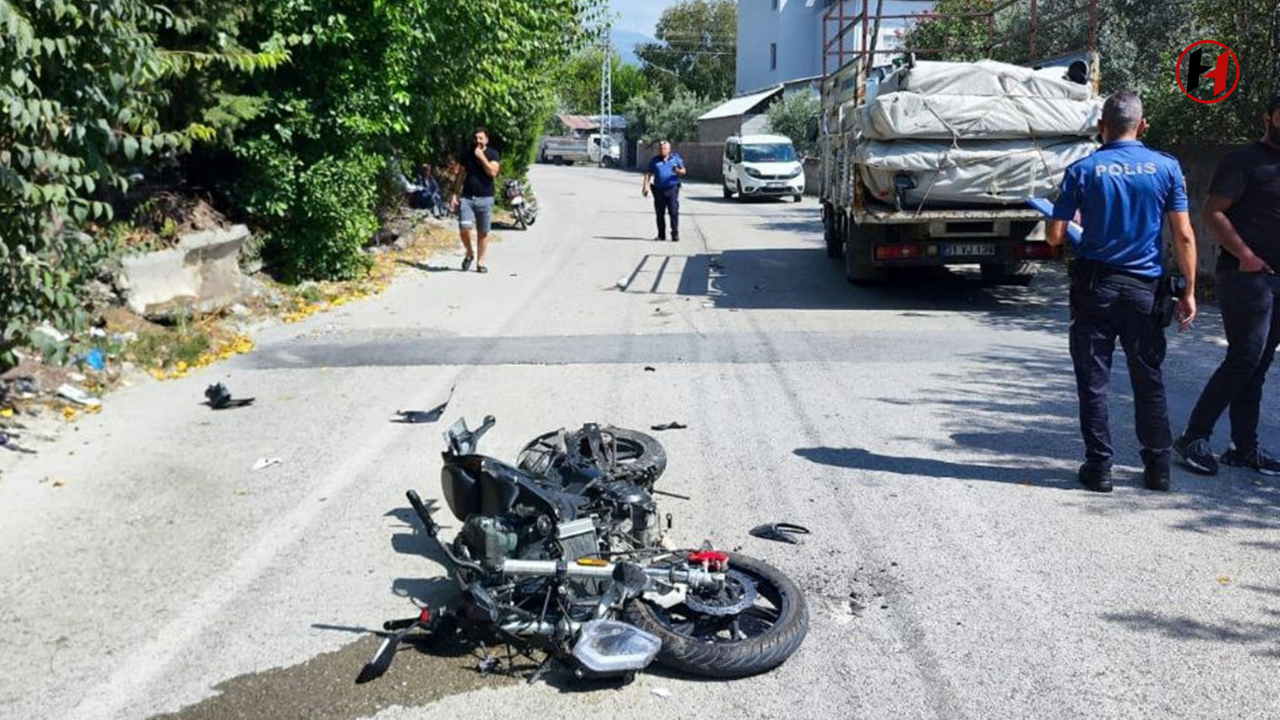 Hatay'da Motosiklet Kazası: Genç Sürücü Ağır Yaralı