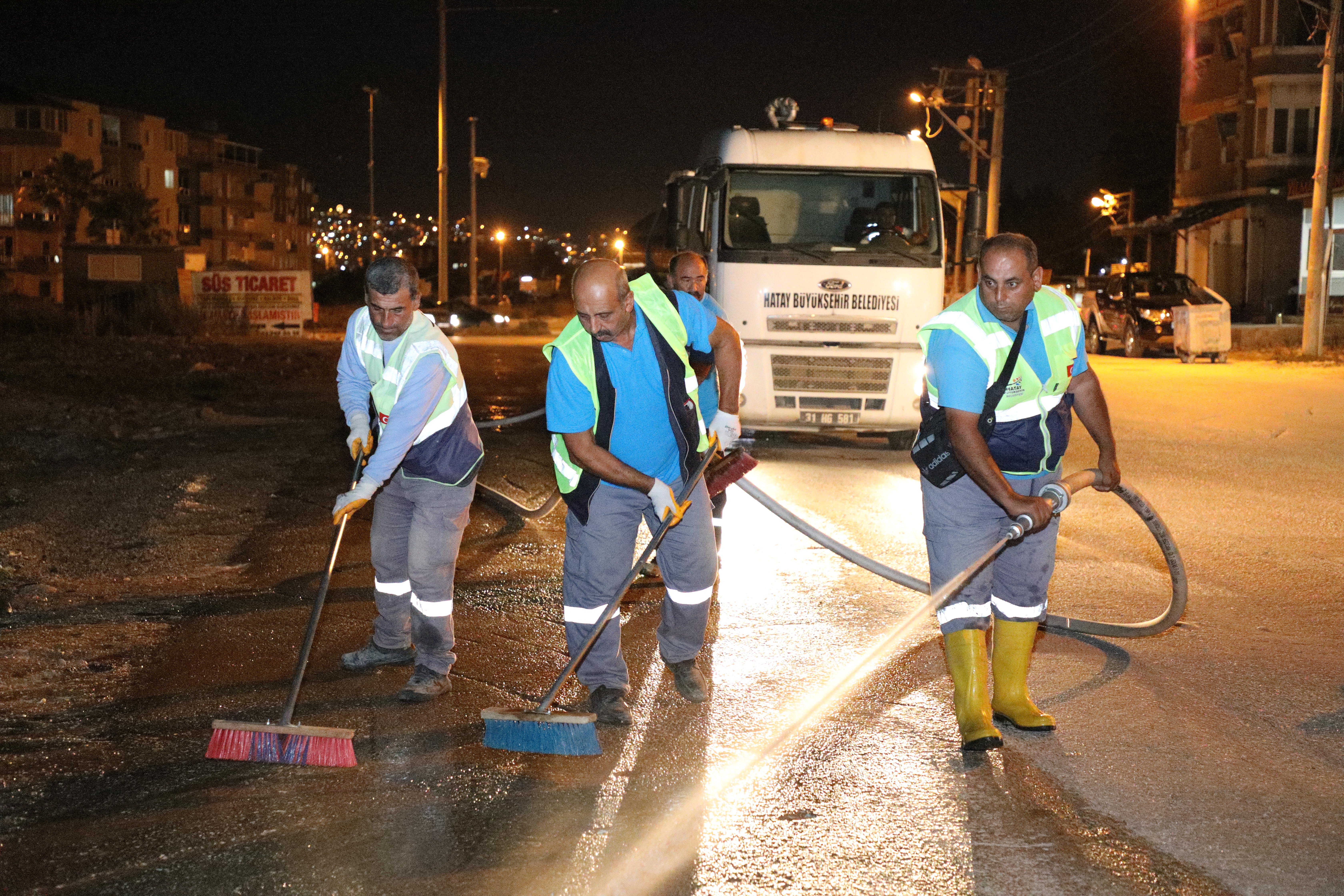 Hatay Büyükşehir Belediyesi, deprem sonrası başlattığı temizlik ve yeniden inşa çalışmalarında önemli bir kilometre taşına ulaştı.