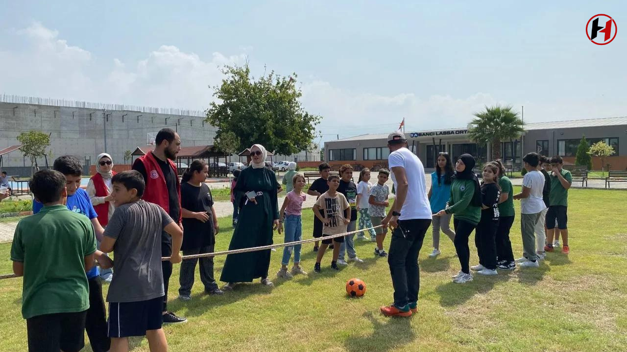 Hatay'ın Dörtyol ilçesinde ilkokul öğrencileri "Merkezim Her Yerde" projesiyle sporun keyfini çıkardı.