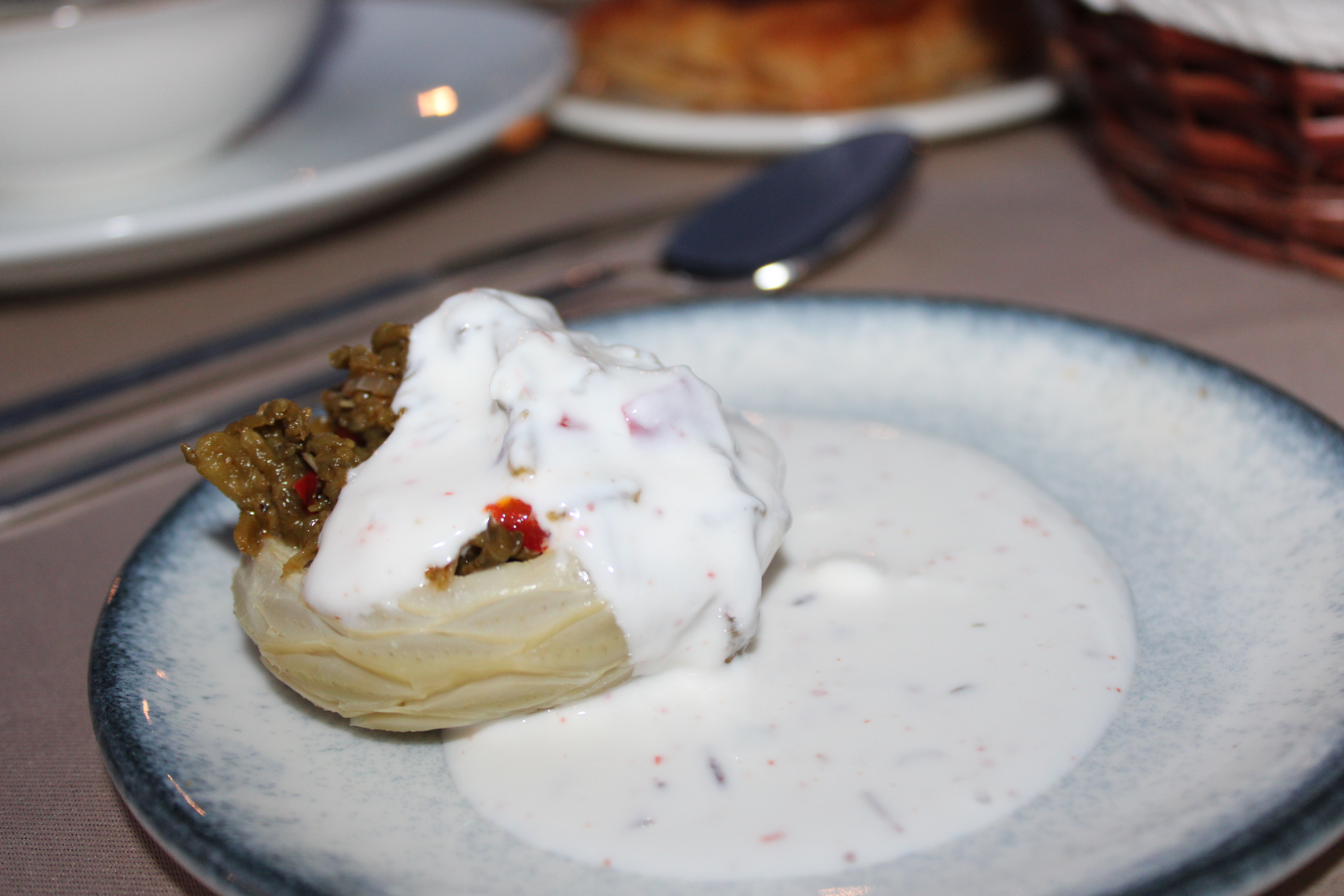 Hatay Büyükşehir Belediyesi tarafından desteklenen Hatay Gastronomievi şefleri, Arsuz'da düzenlenen bir etkinlikle yöresel ve tescilli Hatay mutfağını vatandaşlarla buluşturdu. 