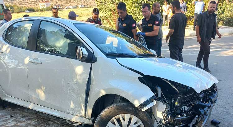 Hatay Serinyol 8. Komando Tugayı Komutan Yardımcısı Kıdemli Albay Sedat Öztürk'ün kullandığı otomobil, Burdur'un Bucak ilçesinde meydana gelen trafik kazasında bariyere çarparak devrildi