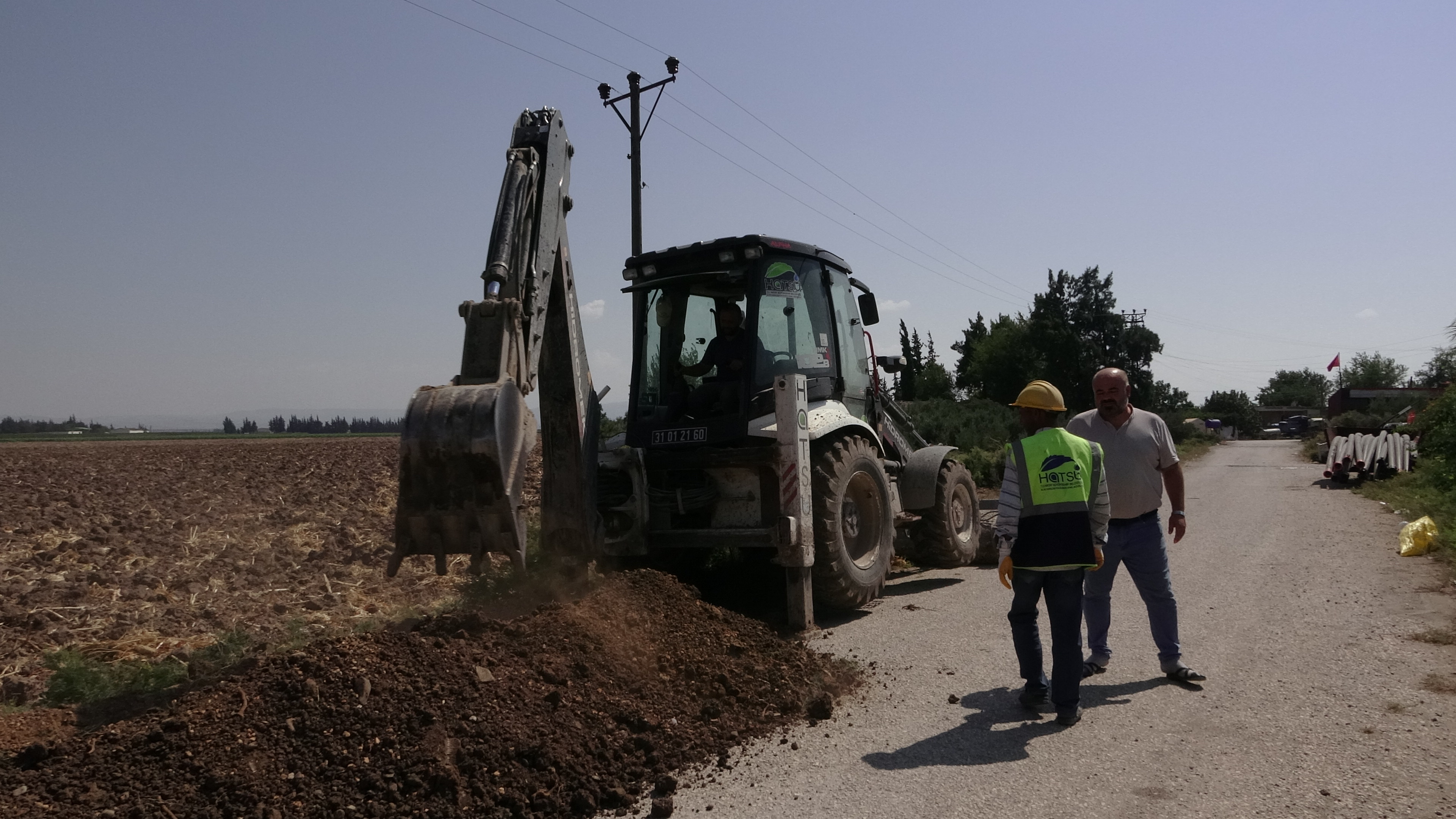 Hatay Büyükşehir Belediyesi, Kumlu ilçesine bağlı Kırcaoğlu Mahallesi'nde yaşanan su sıkıntısına çözüm buldu. 