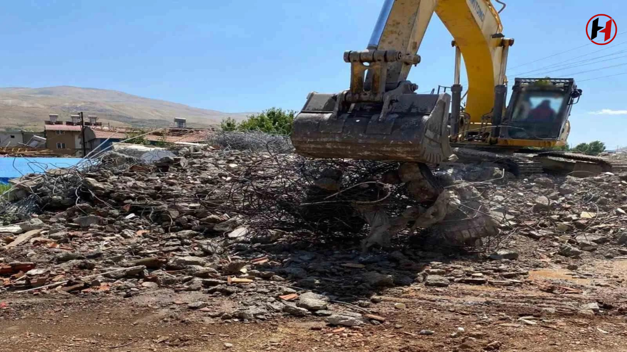 Malatya'da Deprem Yaraları Sarılırken Büyük Skandal!