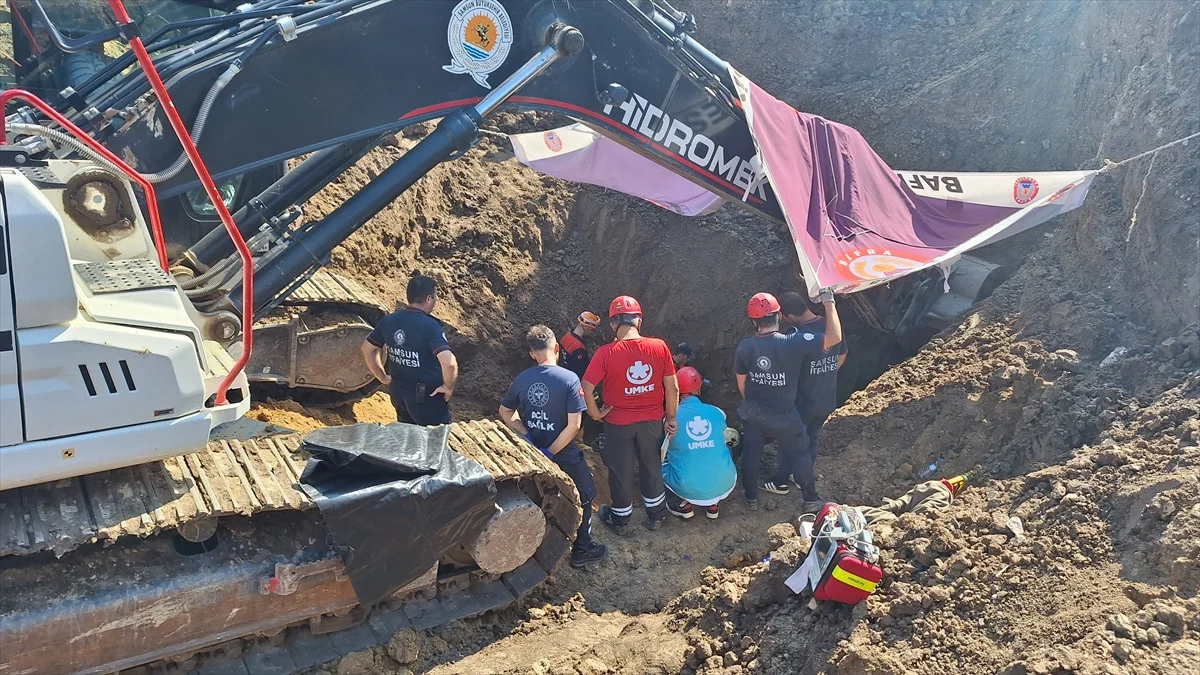 Samsun'un Bafra ilçesinde su kuyusu açma çalışması sırasında meydana gelen toprak kaymasında, iki işçi toprak altında kalarak hayatını kaybetti