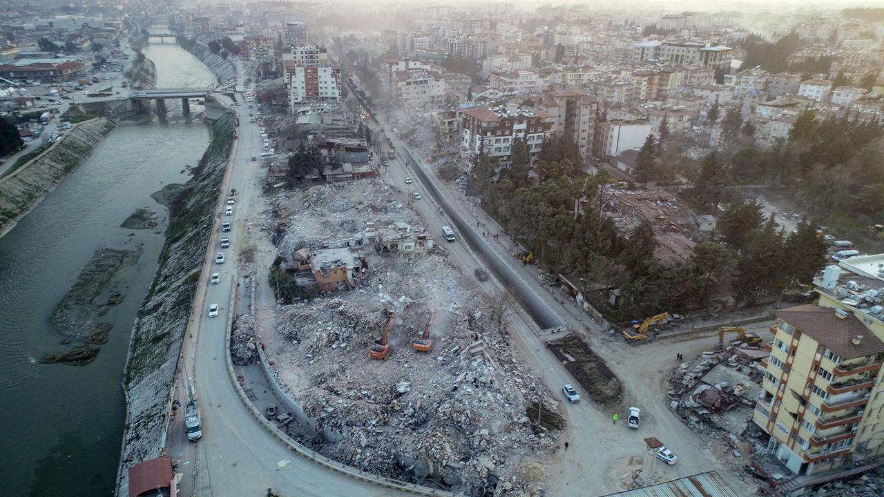 25 Ocak 2025 Hava Nasıl Olacak? Hatay semalarında bulutlar hakim! 25 Ocak Cumartesi günü Hatay'da hava nasıl olacak? İlçe ilçe sıcaklıklar, rüzgarın yönü ve detaylı tahminler haberimizde!