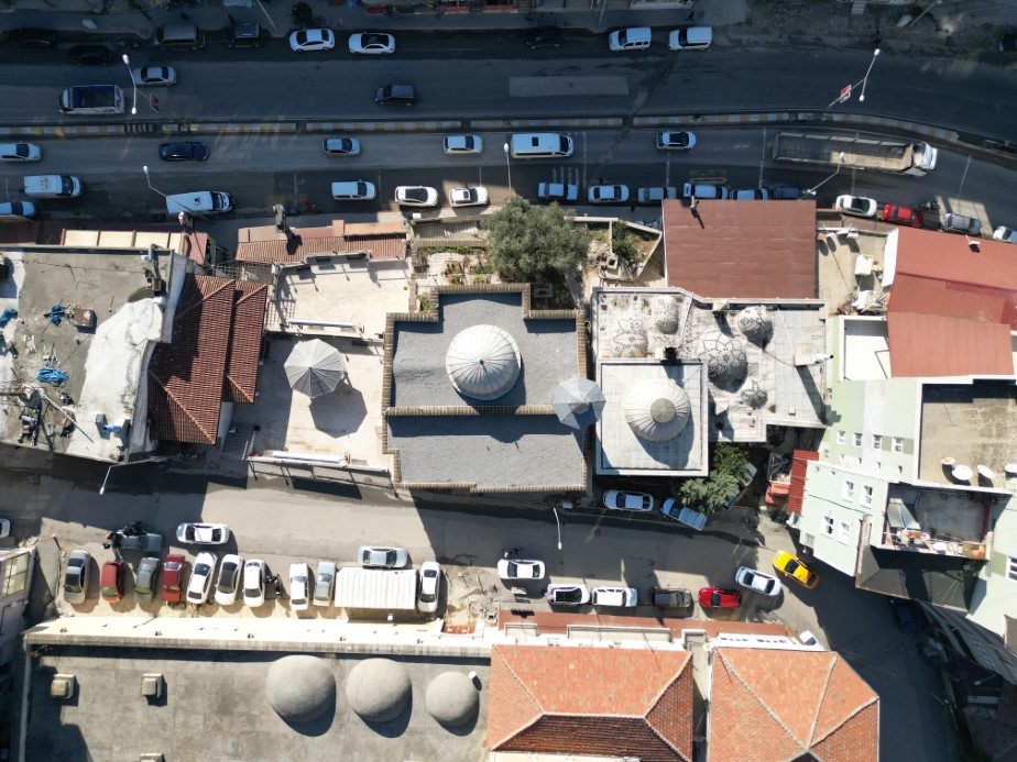 Hatay Belen’de depremde hasar gören Kanuni Sultan Süleyman Camii, titiz restorasyonun ardından eski ihtişamına kavuşarak yeniden ibadete açıldı.