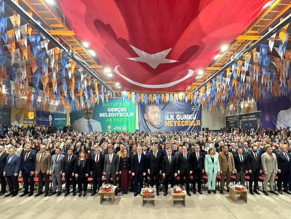 Antakya'da düzenlenen AK Parti Hatay 7. Olağan İl Kadın Kolları Kongresi, coşkulu bir atmosferde gerçekleştirildi. Kongrede, Av. Fatma Gül Çalım, yeni dönemde İl Kadın Kolları Başkanı olarak seçildi.