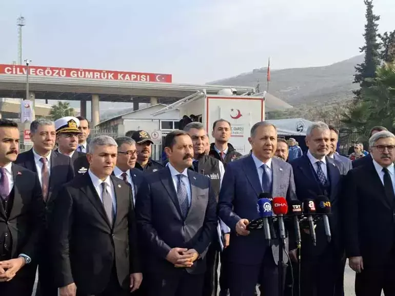 İçişleri Bakanı Ali Yerlikaya, Türkiye'den son bir ayda 52 bin 622 Suriyelinin gönüllü, güvenli ve onurlu şekilde geri döndüğünü açıkladı.