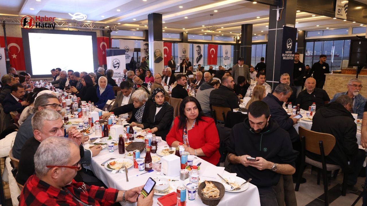 Başkan Öntürk’ten Gazetecilere Teşekkür: "Hatay’ı Ayağa Kaldırmak İçin Çalışıyoruz"