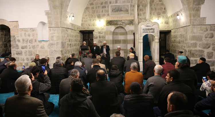 Belen'deki tarihi Kanuni Sultan Süleyman Camii, 6 Şubat depremlerinin ardından restorasyonu tamamlanarak Regaip Kandili gecesinde ibadete açıldı.