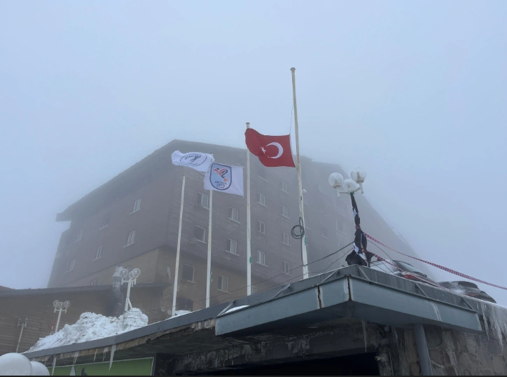 Bolu Kartalkaya Kayak Merkezi'ndeki Grand Kartal Otel'deki korkunç yangında 76 can kaybı ve 41 yaralı! Kimlikler açıklanıyor, 9 kişi gözaltında. Milli yas ilan edildi!