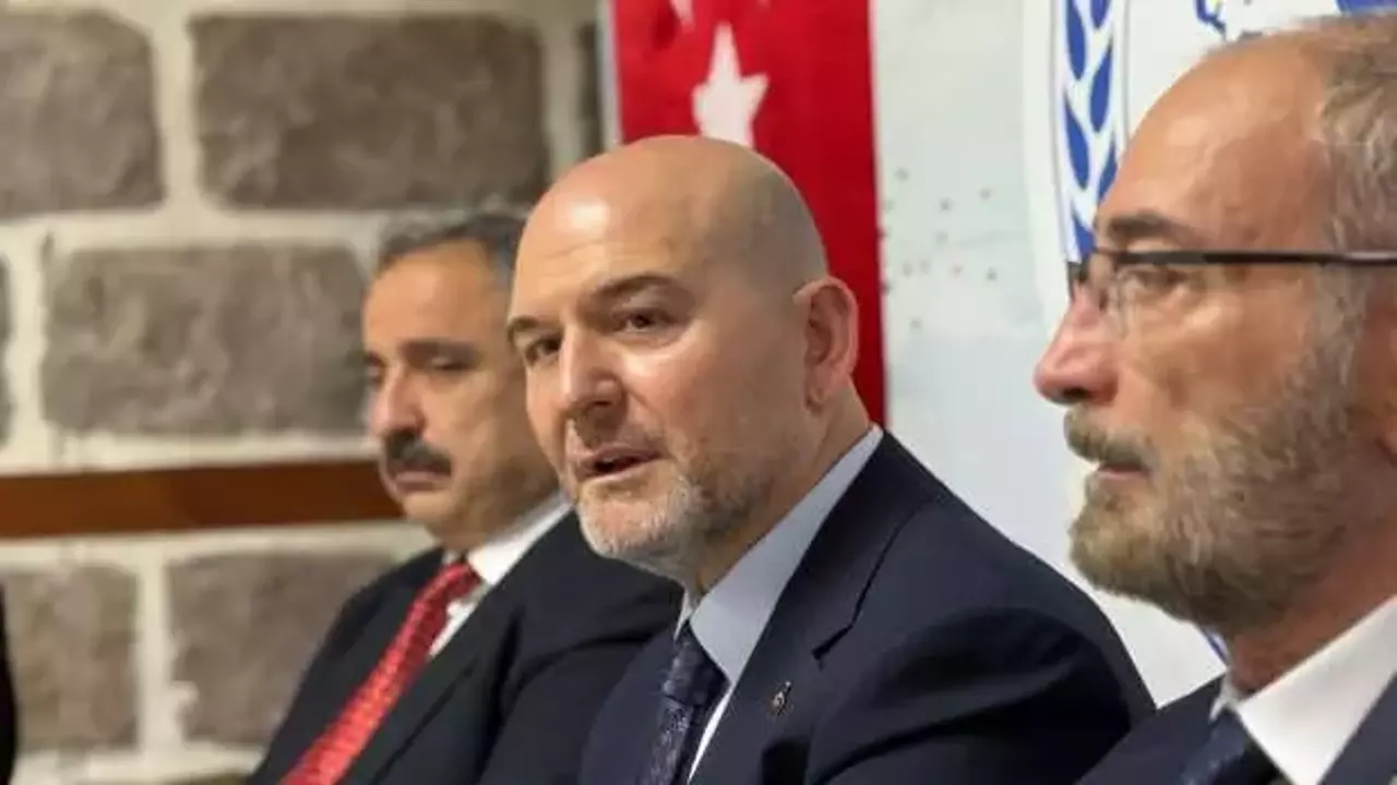 İstanbul'un eski AKP Milletvekili Fatih Süleyman Denizolgun, Süleyman Soylu'nun siyaseti bırakma kararını "40 gün, 40 gece bayram" diyerek kutladı!