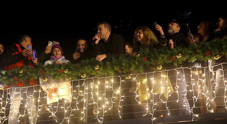 Haluk Levent, Hatay'da verdiği ücretsiz yeni yıl konseriyle depremzedelere unutulmaz bir gece yaşattı. Sevgi ve dayanışma mesajlarıyla 2025'e damga vurdu.