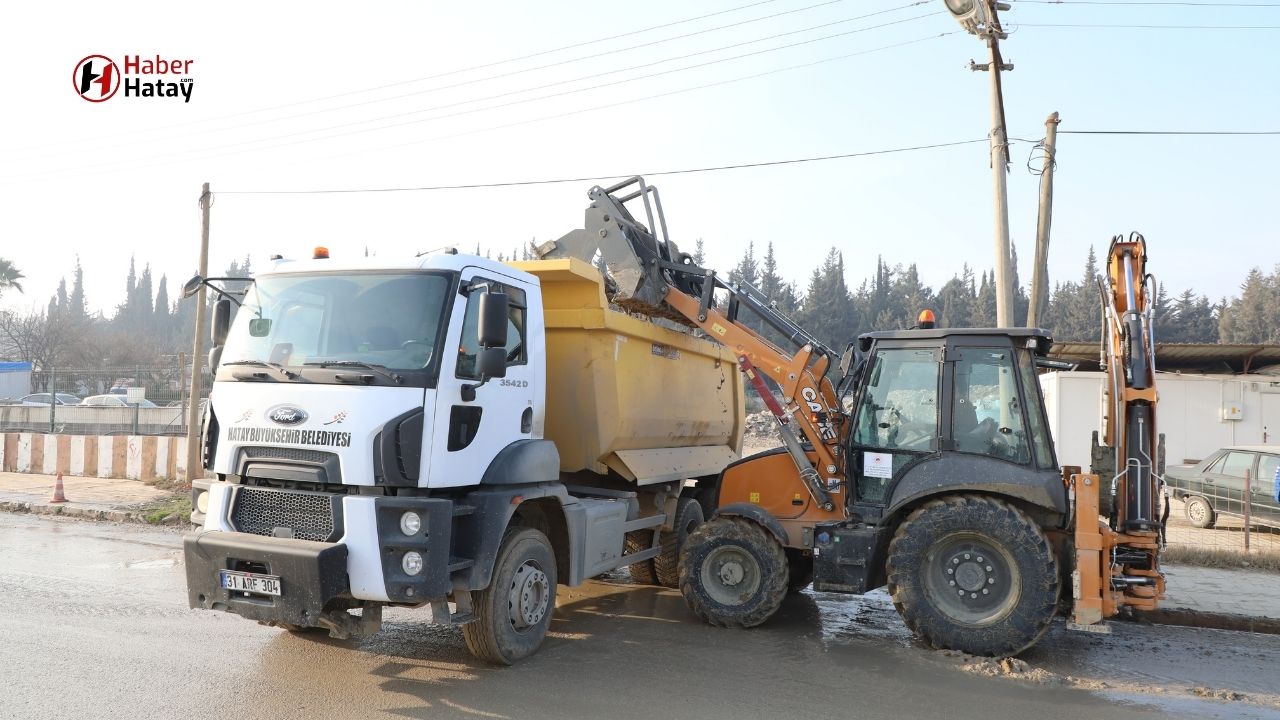 Hatay Büyükşehir Belediyesi’nden Kış Öncesi Temizlik Seferberliği