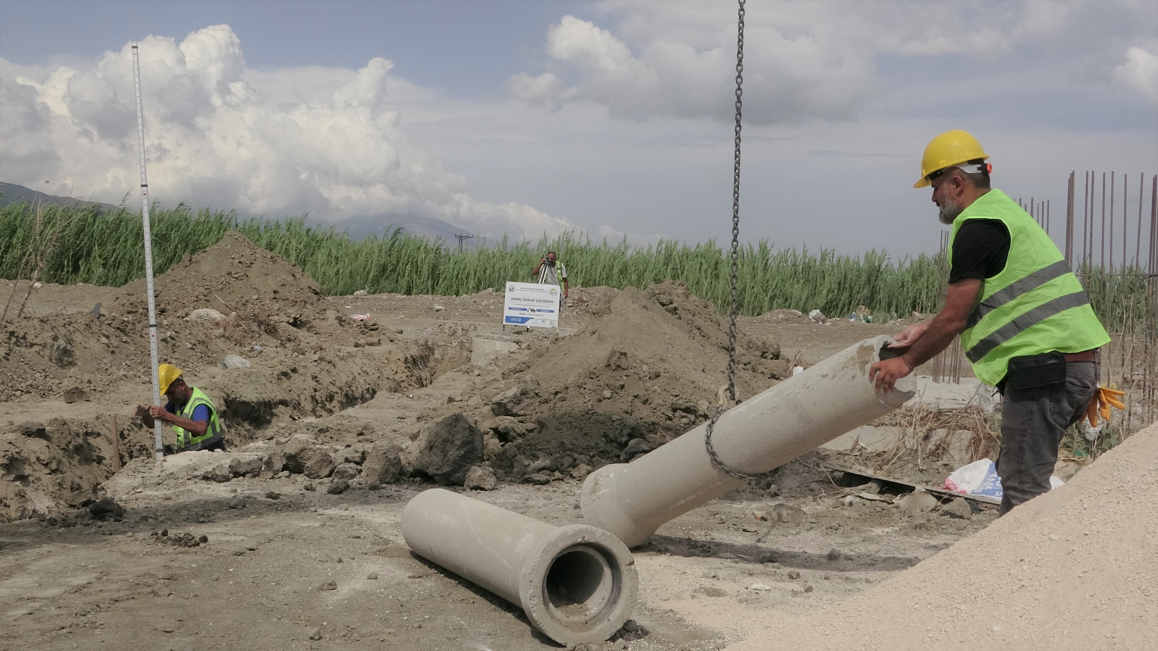 Hatay Büyükşehir Belediyesi Su ve Kanalizasyon İdaresi (HATSU), 2024 yılı boyunca 166 bin 903 metre yeni altyapı inşa etti ve 111 bin 405 arızayı onardı.