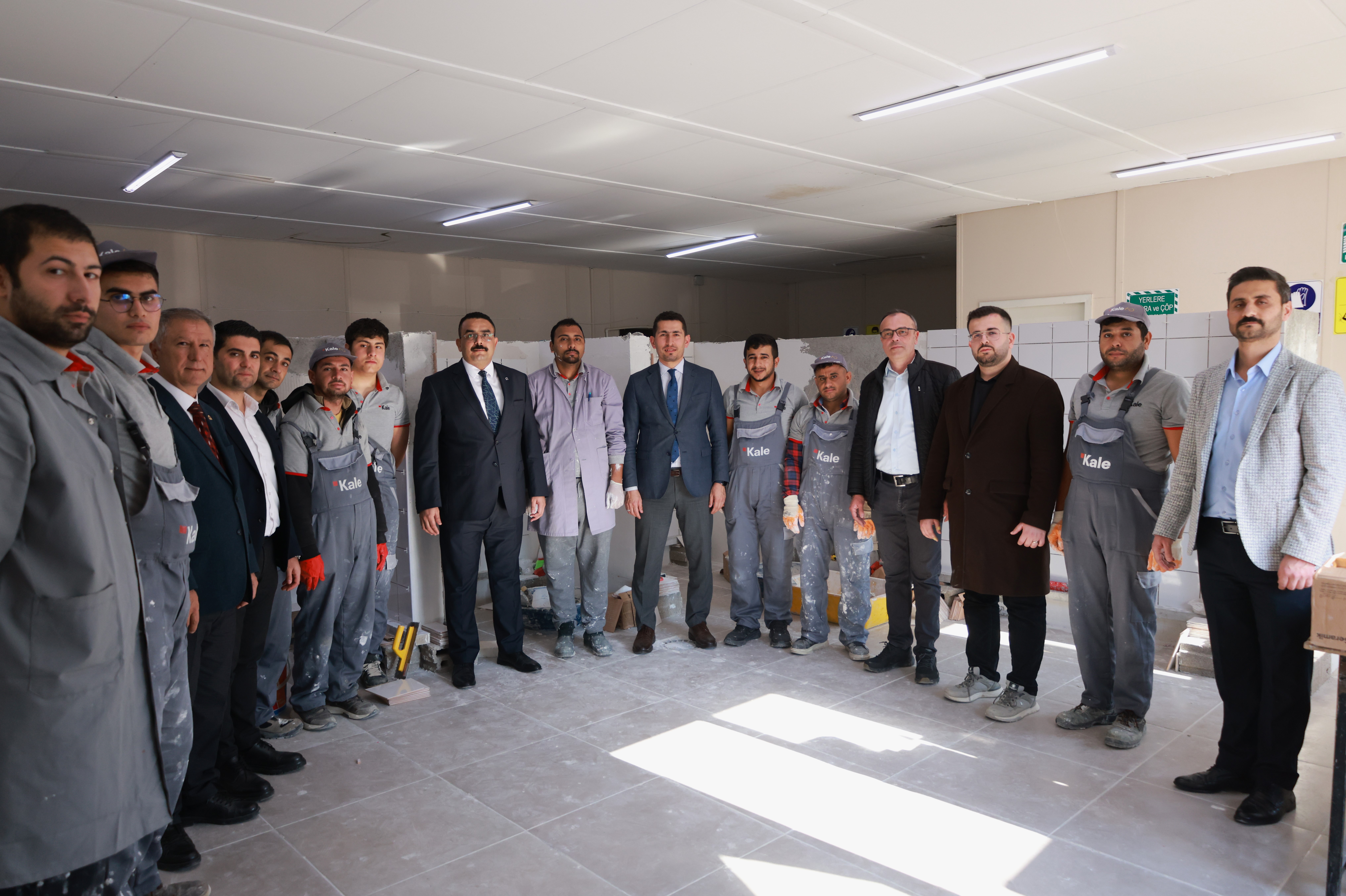 Hatay Büyükşehir Belediyesi’nin HAKİM Projesi, iş arayanlara ücretsiz mesleki eğitim ve sertifika imkânı sunuyor. Yeni kurslar ve iş fırsatları için detaylar burada!