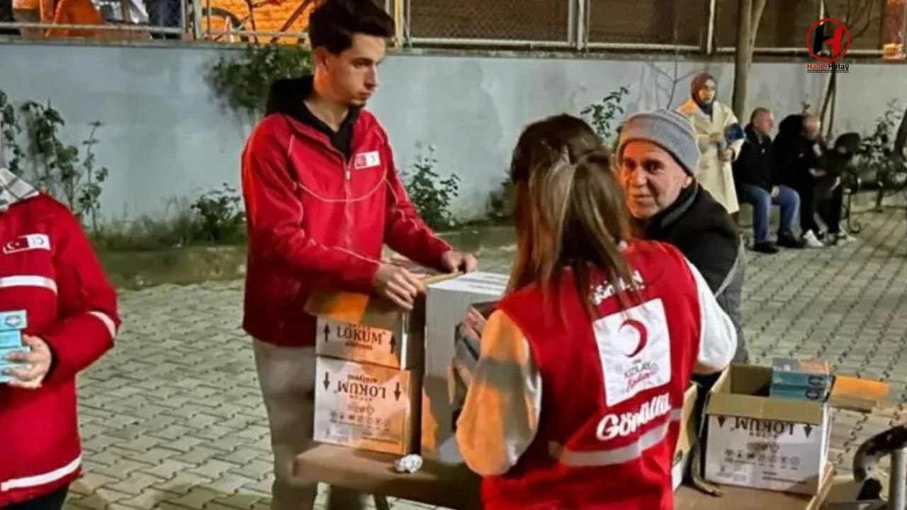 Hatay'da Regaip Kandili Coşkusu: Kızılay Gönüllüleri İkramlarla Manevi Birlikte Şükretti