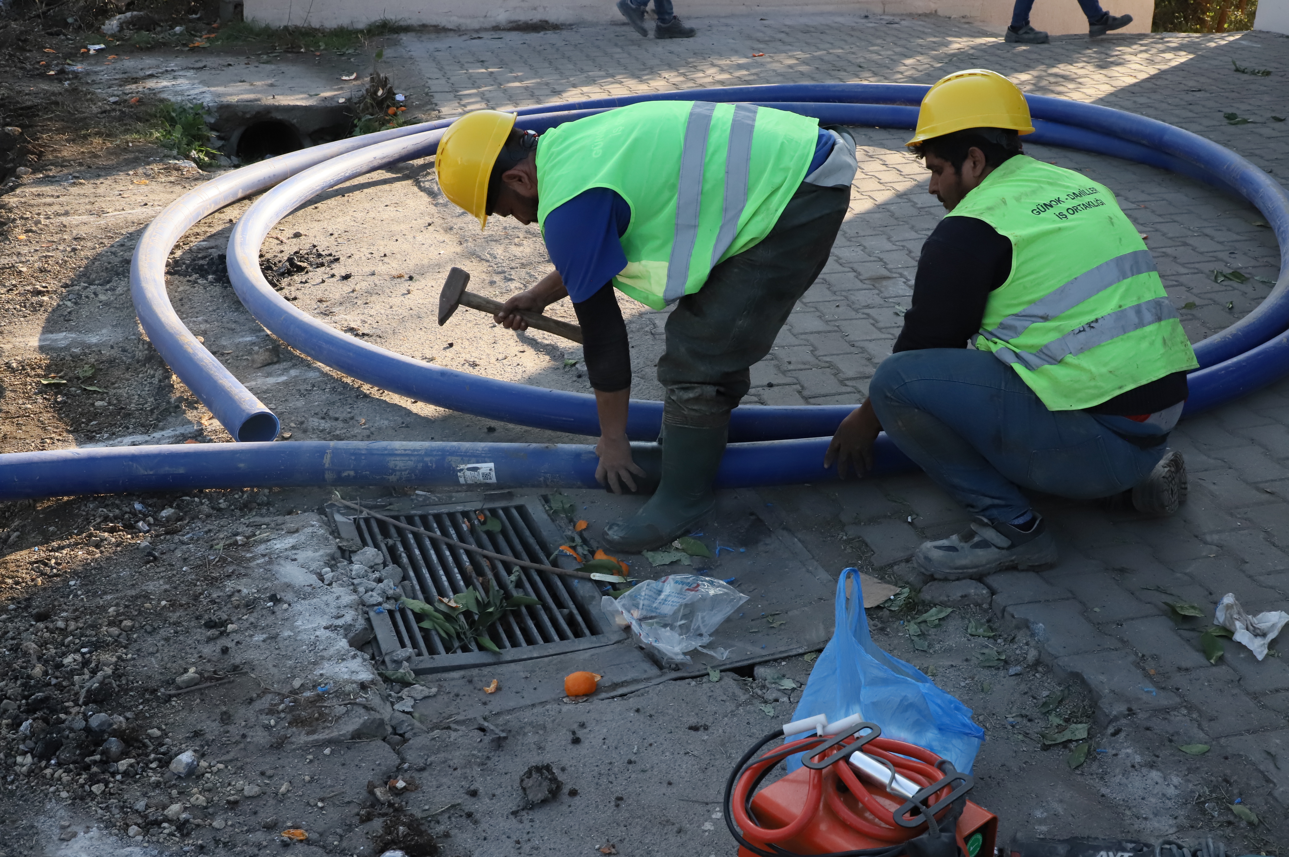 Hatay'da susuz mahalle kalmayacak! HATSU'nun başlattığı projeyle Dörtyol’da 76 bin metre içmesuyu şebekesi yapılacak, 5000 aboneye su sorunsuz ulaşacak.