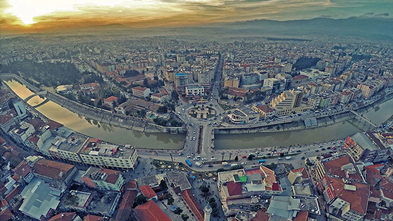 Hatay’da gökyüzü gri bulutlarla kaplandı. İlçelerde sıcaklıklar ve rüzgar yönü nasıl değişiyor? 27 Ocak 2025 Pazartesi için merak edilen hava durumu detayları burada!