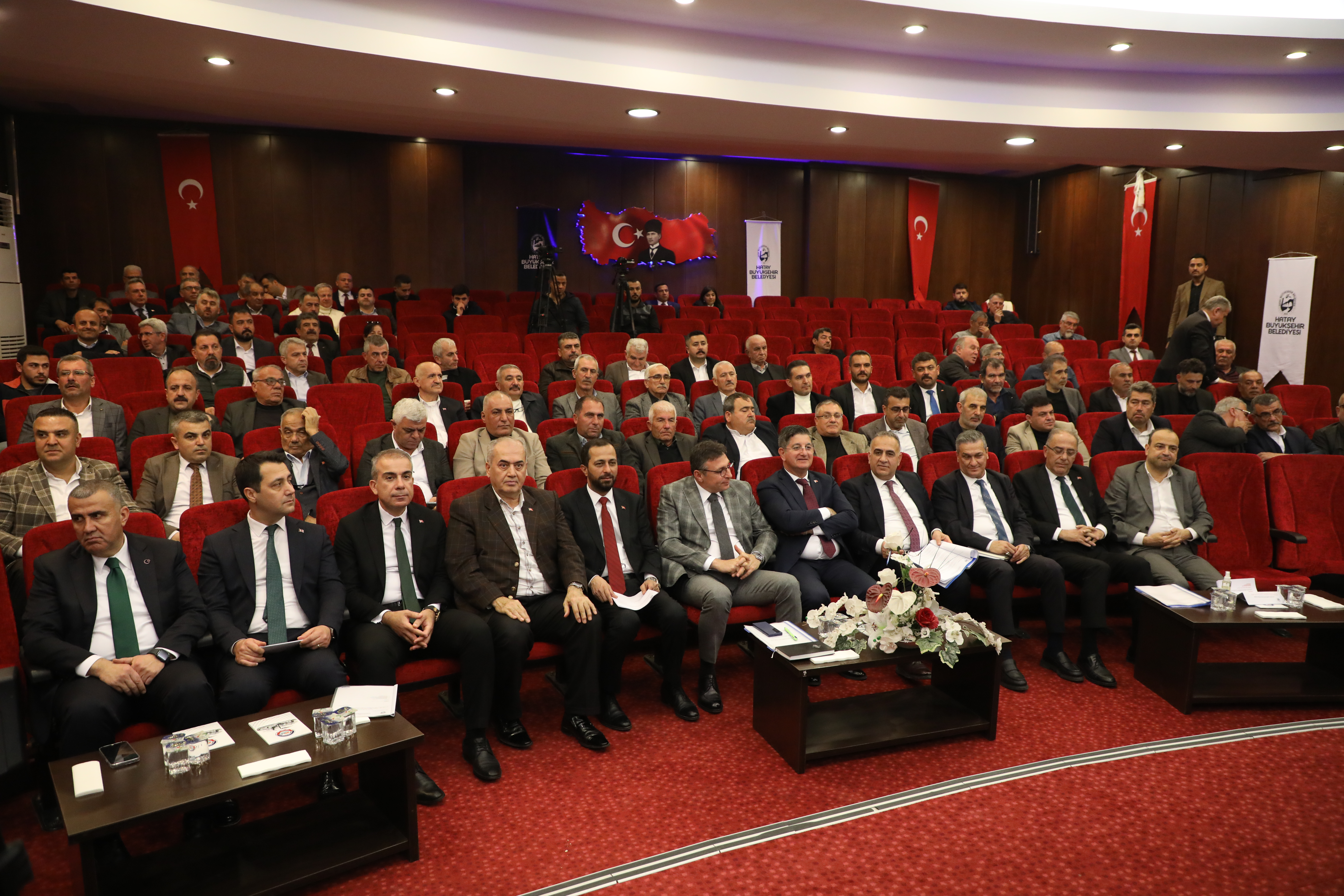 Hatay Büyükşehir Belediyesi, 2025 yılının ilk meclis toplantısını Dörtyol’da yaptı. 54 madde görüşülerek karara bağlandı, Şubat toplantısı Kırkhan’da yapılacak.