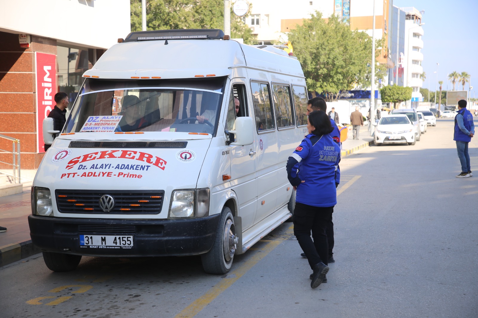 Hatay Büyükşehir Belediyesi, toplu ulaşım araçlarından hafriyat kamyonlarına kadar tüm araçları denetliyor. Kurallara uymayanlara ceza uygulanıyor! Denetimler devam ediyor.