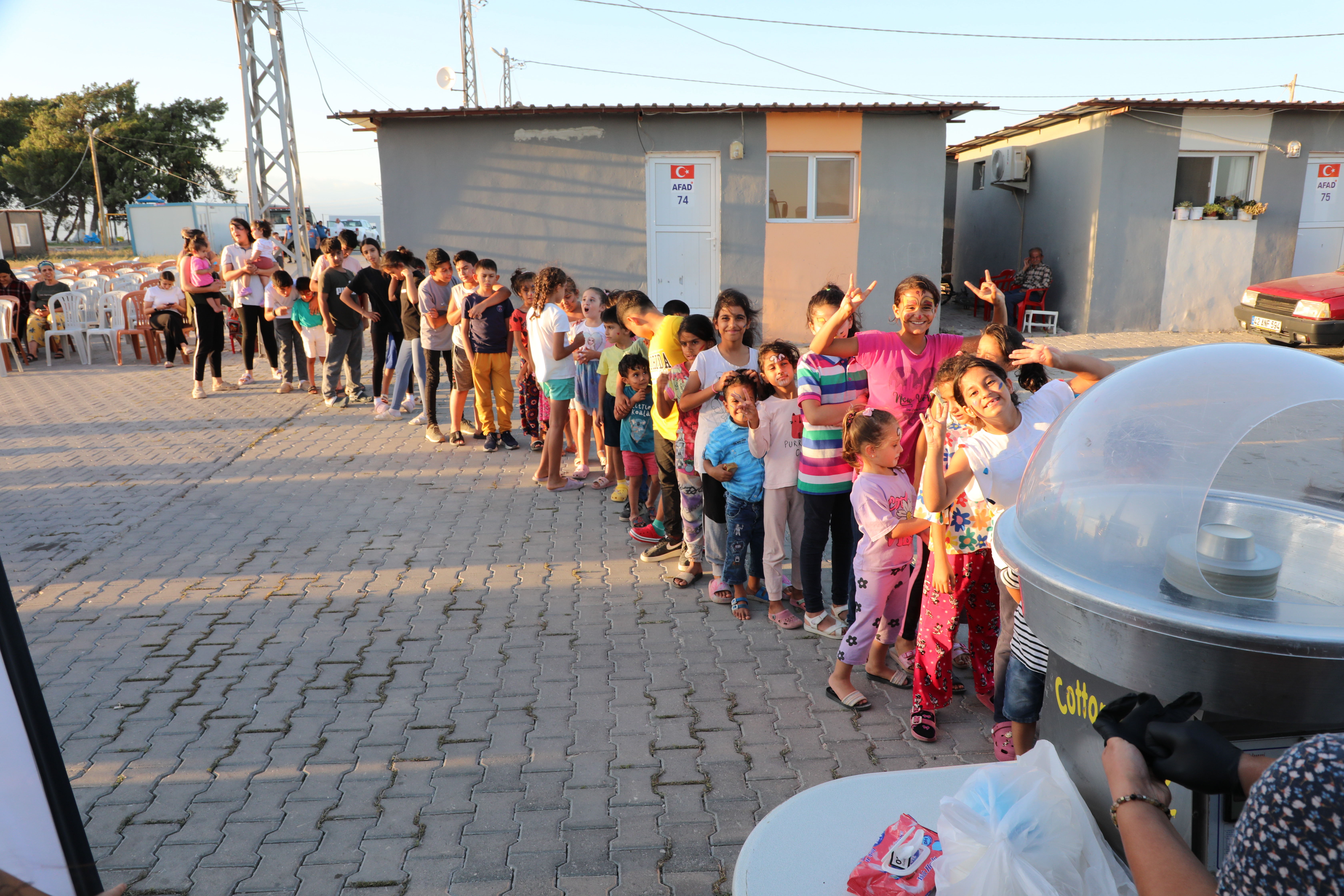 Hatay Büyükşehir Belediyesi, 2024'te düzenlediği etkinliklerle 10 bin 690 çocuğa ulaştı. Şenlik ve sinema gösterimleriyle çocuklara unutulmaz anlar yaşattı.