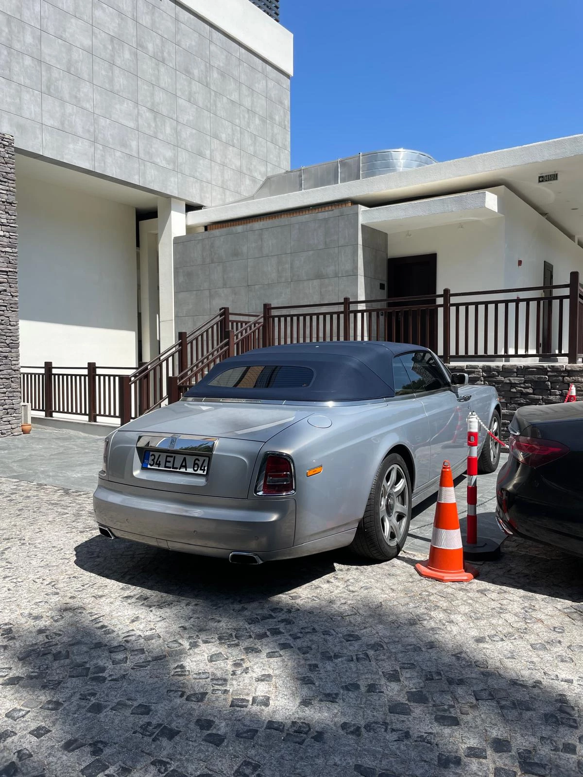 TFF Başkanı İbrahim Hacıosmanoğlu'nun 25 milyon TL'ye aldığı Rolls Royce Phantom ve garajındaki ikinci lüks otomobili ile ilgili tüm detaylar sosyal medyada gündem oldu!