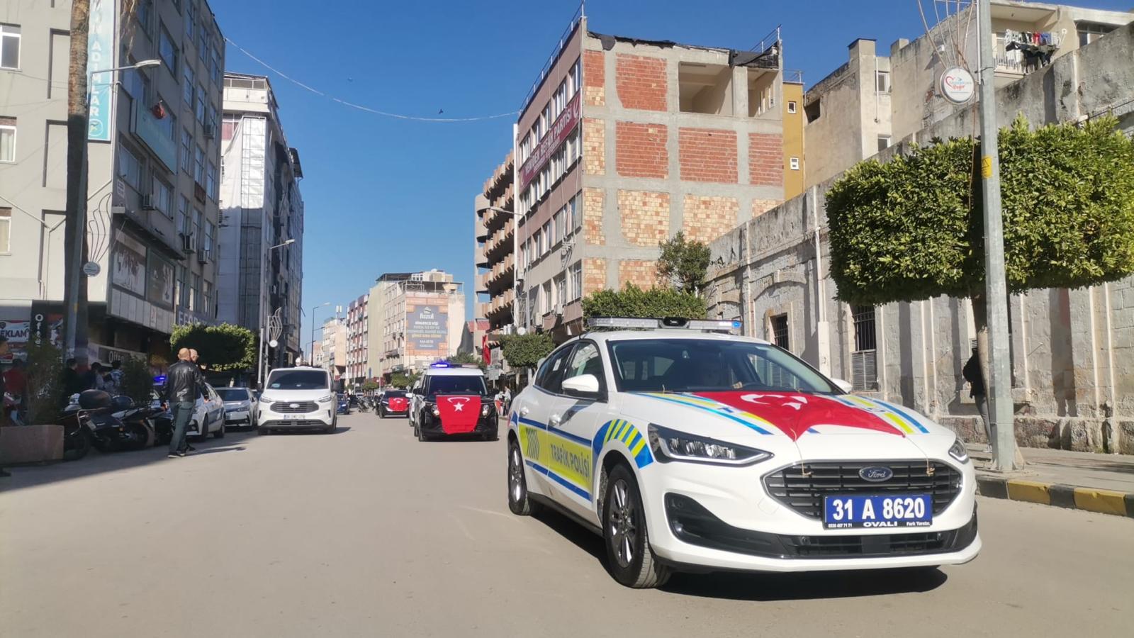 İskenderun İlçe Emniyet Müdürlüğü'ne kazandırılan 23 yeni araç, güvenlik için büyük bir adım! Atatürk Anıtı'nda düzenlenen törenle tanıtıldı, güvenlik güçlerine güç katacak.