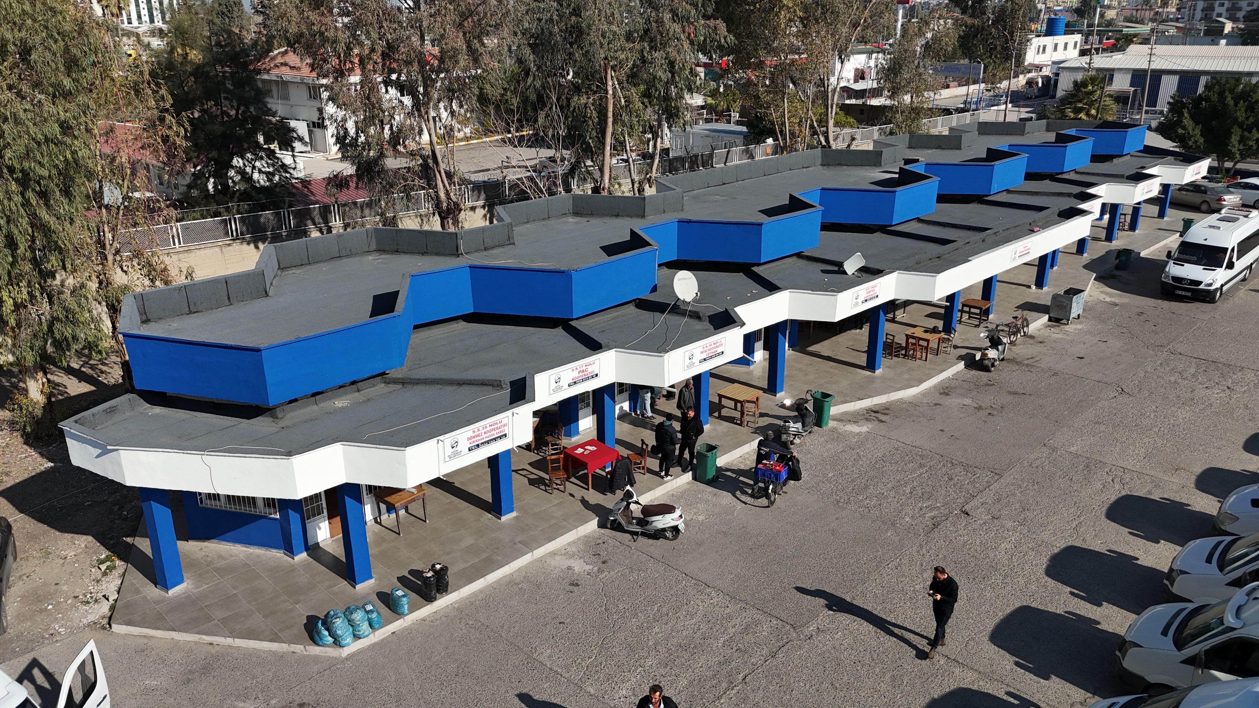 Hatay Büyükşehir Belediyesi, İskenderun Minibüs Garajı’nı baştan sona yenileyerek esnafın 40 yıllık sorununu çözdü. İşte yeni garajın detayları!