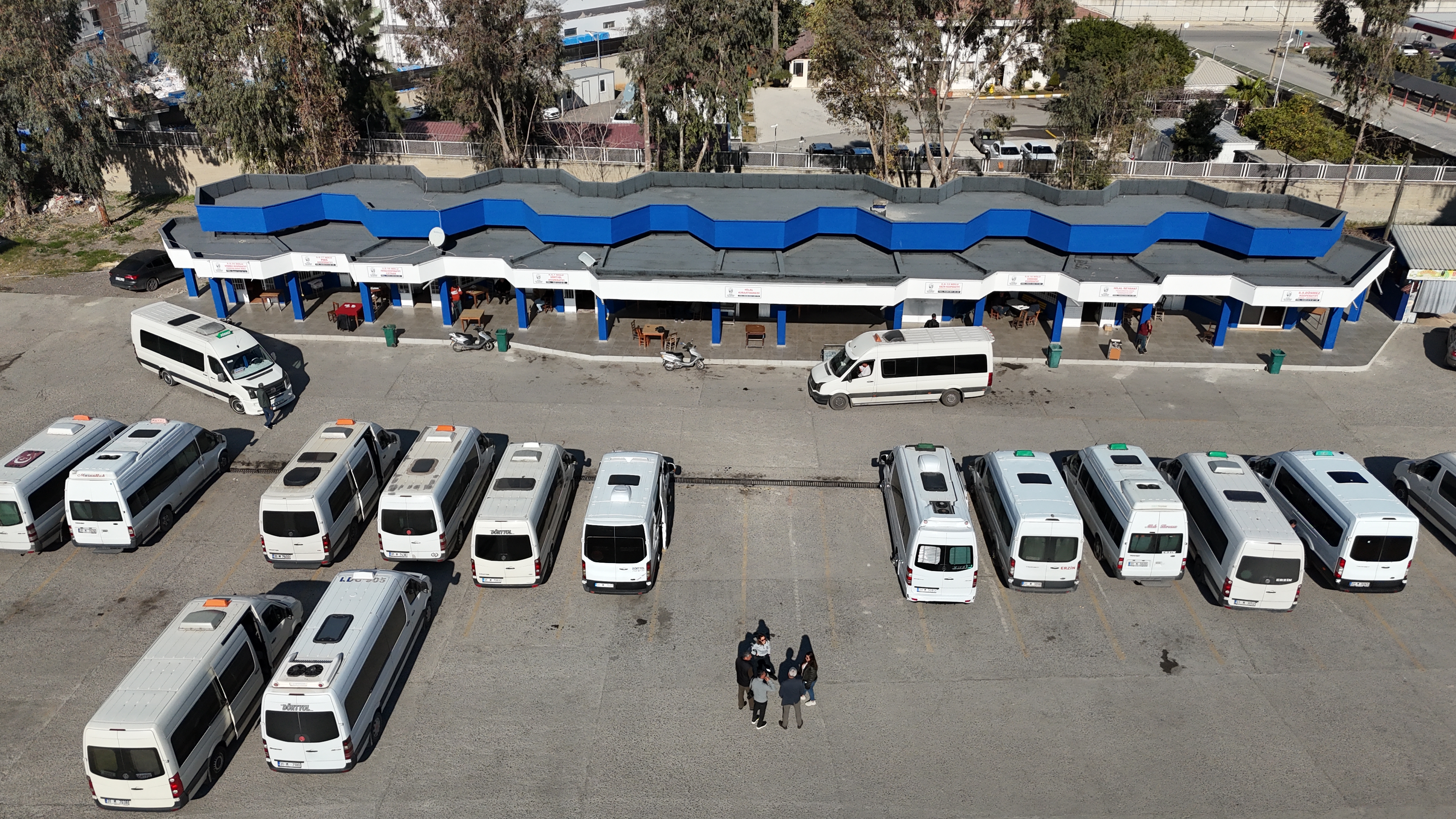 Hatay Büyükşehir Belediyesi, İskenderun Minibüs Garajı’nı baştan sona yenileyerek esnafın 40 yıllık sorununu çözdü. İşte yeni garajın detayları!