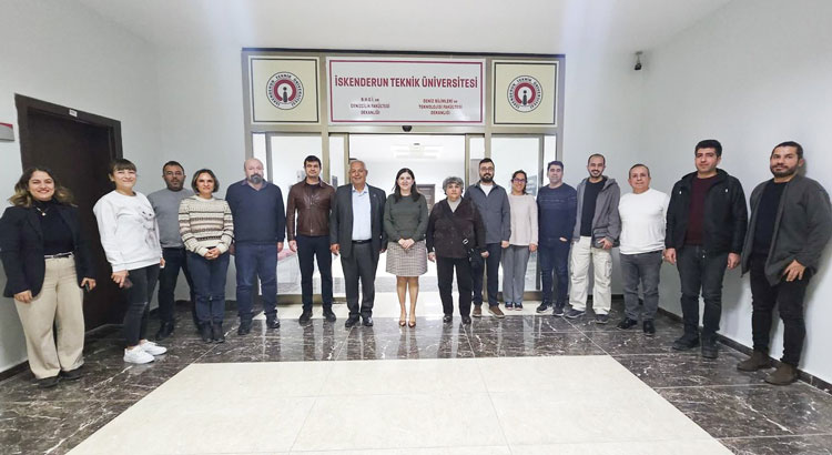 İSTE Barbaros Hayrettin Gemi İnşaatı ve Denizcilik Fakültesi’nde dekanlık devir teslim töreni yapıldı. Prof. Dr. Ergül Yaşar, görevini Prof. Dr. Meltem Eken’den devraldı.