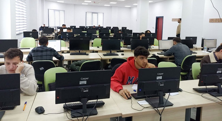 İskenderun Teknik Üniversitesi öğrencileri, Türk Hava Yolları'nın Hangarım Kampüs programı ile staj ve istihdam fırsatı yakaladı. Eğitimi sektörle birleştiren işbirliği büyük ilgi gördü.