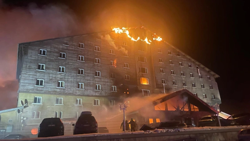 Kartalkaya'da Grand Kartal Otel'de çıkan yangın faciasında 10 kişi hayatını kaybetti, 32 kişi yaralandı. Alevler tatil cennetini cehenneme çevirdi!