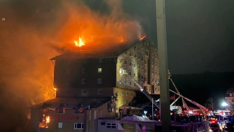 Kartalkaya'da Grand Kartal Otel'de çıkan yangın faciasında 10 kişi hayatını kaybetti, 32 kişi yaralandı. Alevler tatil cennetini cehenneme çevirdi!