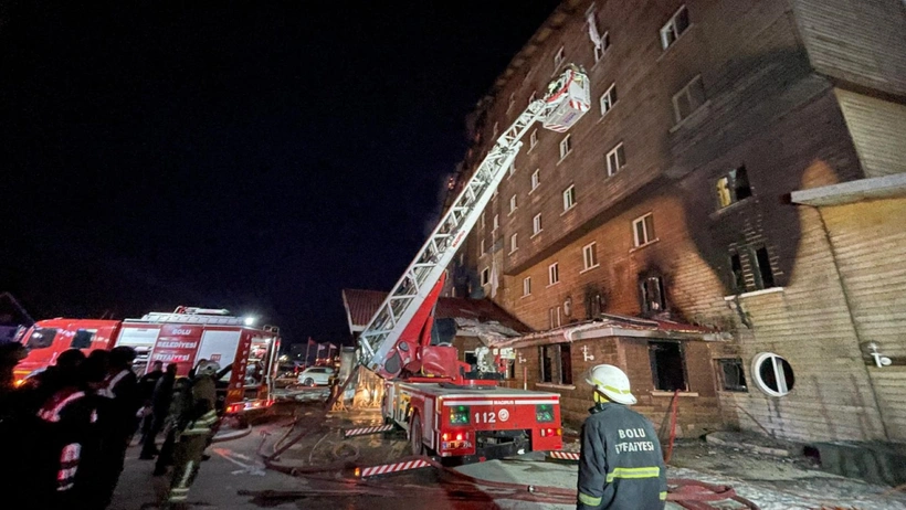 Kartalkaya'da Grand Kartal Otel'de çıkan yangın faciasında 10 kişi hayatını kaybetti, 32 kişi yaralandı. Alevler tatil cennetini cehenneme çevirdi!